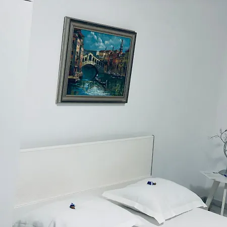 Apart Studio Maria With Private Parking Bucharest